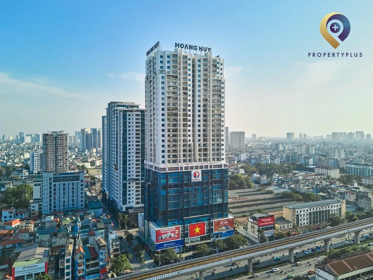 Toàn cảnh tòa nhà Gold Tower nhìn từ trên cao, nổi bật giữa khu vực Nguyễn Trãi.